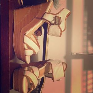 Gianni Bini wedge size 8